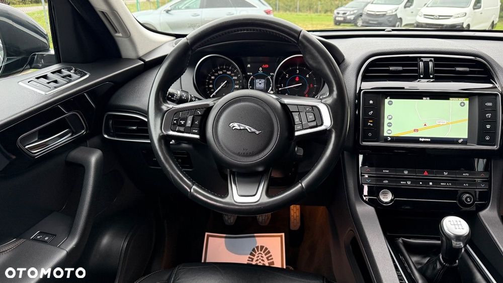Jaguar F-Pace - 32
