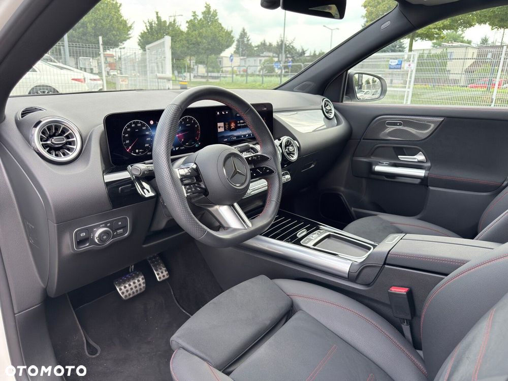 Mercedes-Benz GLA 200 AMG Line - 17