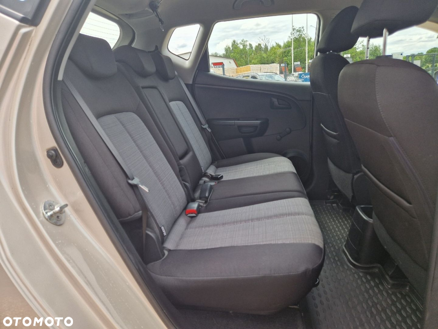 Kia Venga - 17