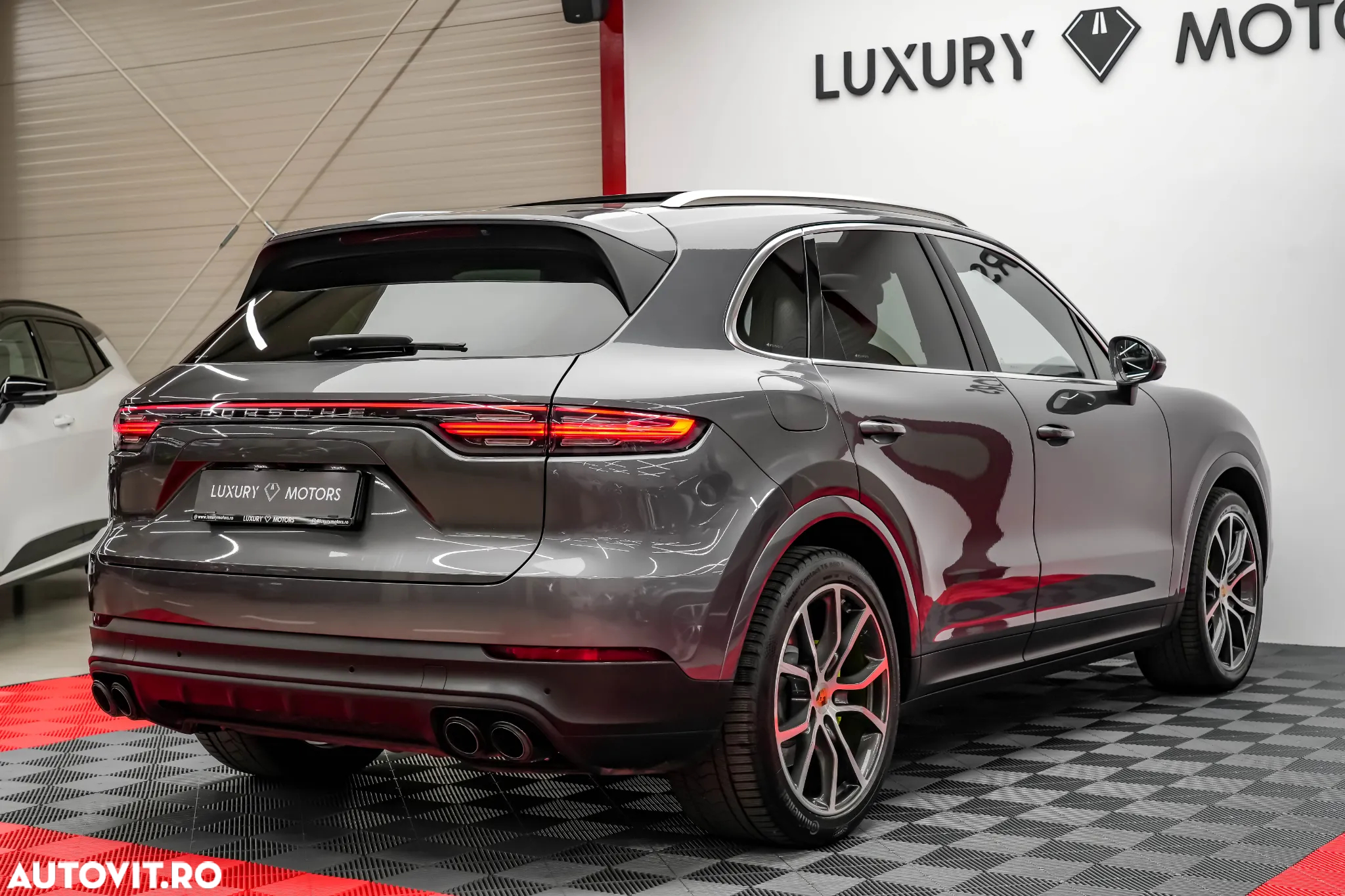 Porsche Cayenne E-Hybrid Tiptronic S Platinum Edition - 3