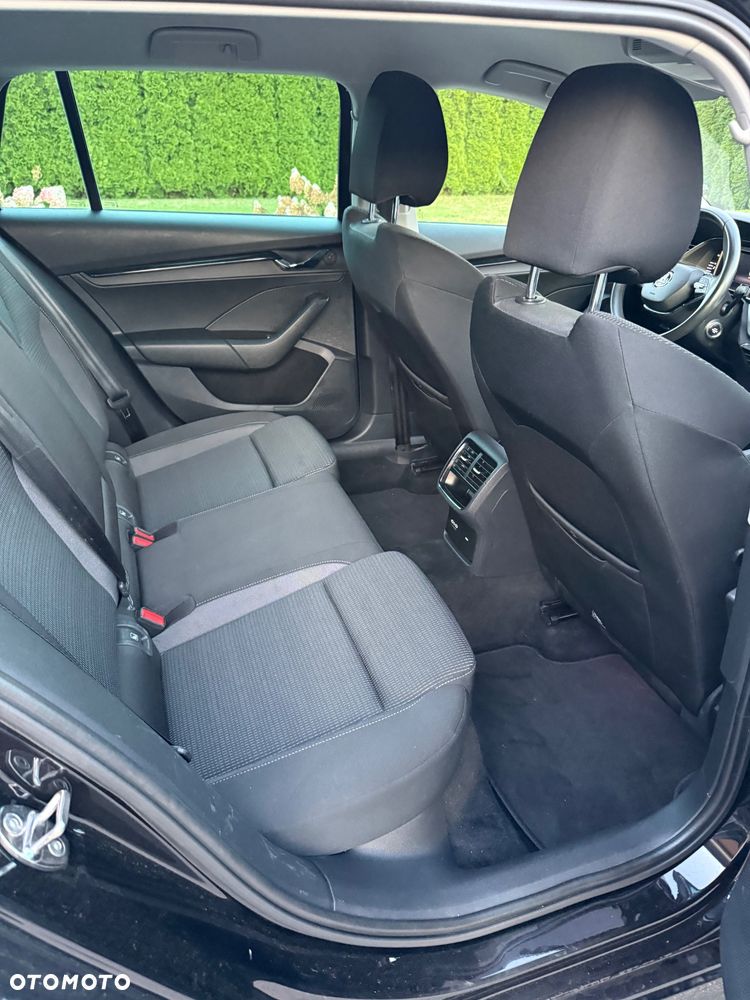 Skoda Octavia 2.0 TDI Elegance DSG - 34