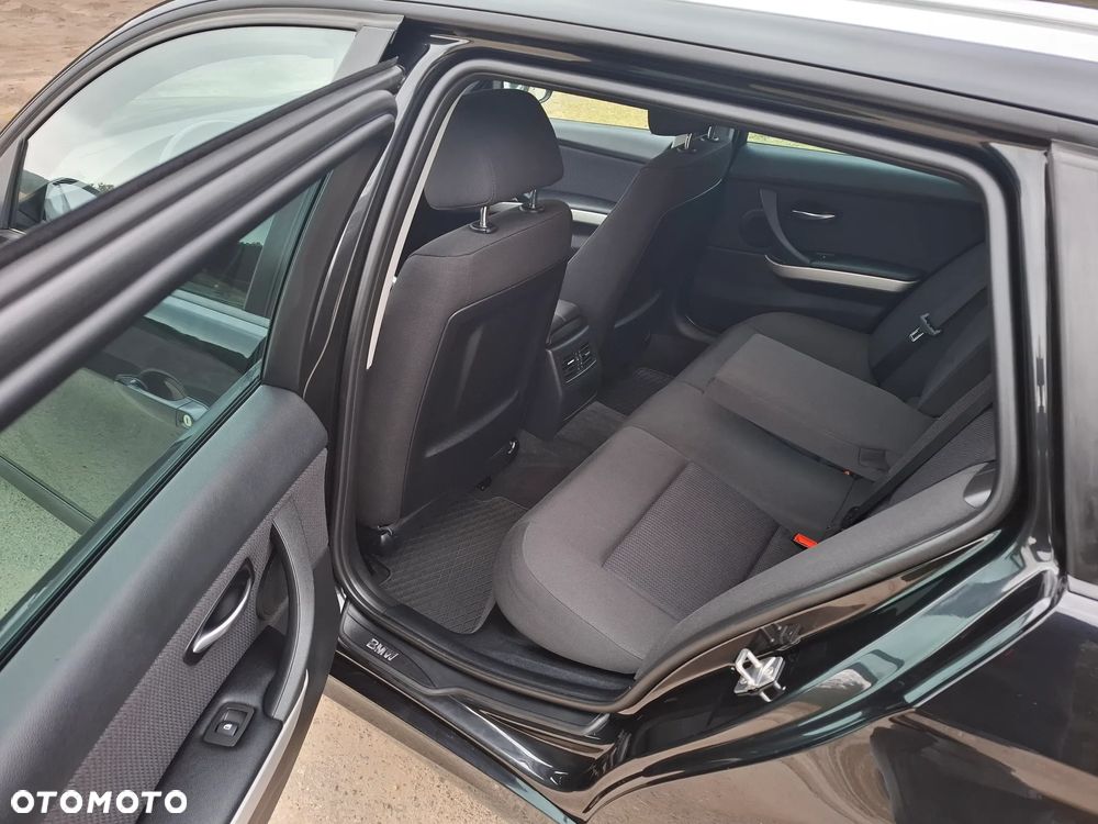 BMW Seria 3 318i - 13