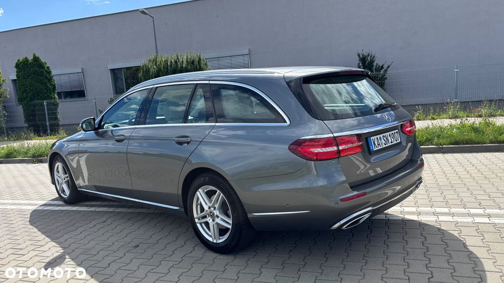 Mercedes-Benz Klasa E 220 d 9G-TRONIC Exclusive - 4