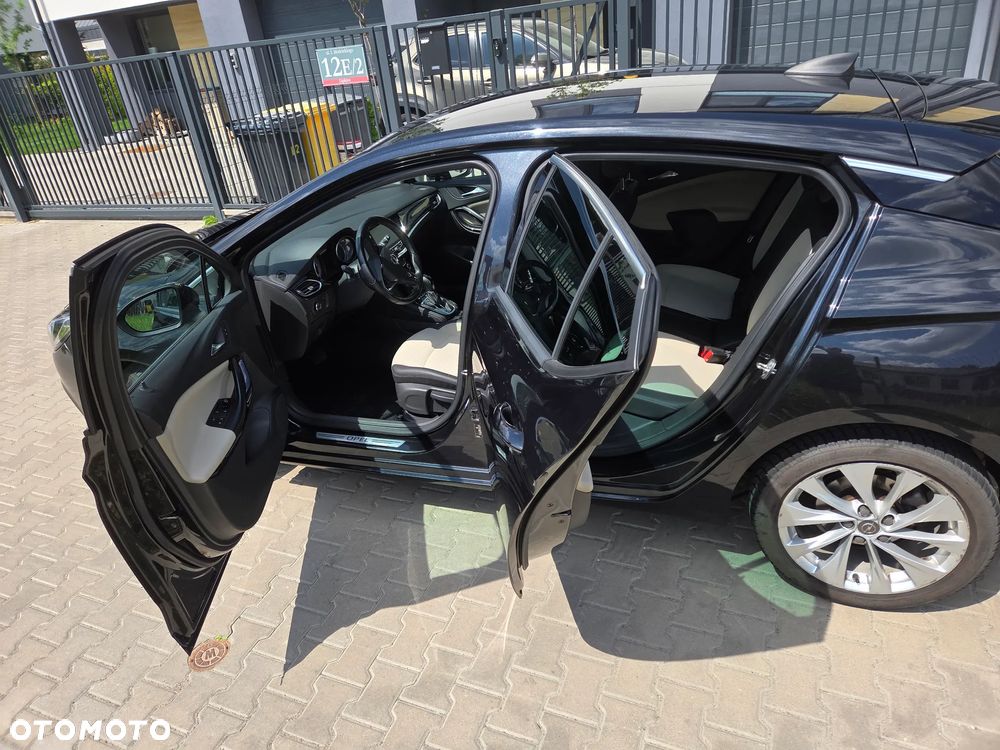 Opel Astra 1.4 T Elite S&S - 4
