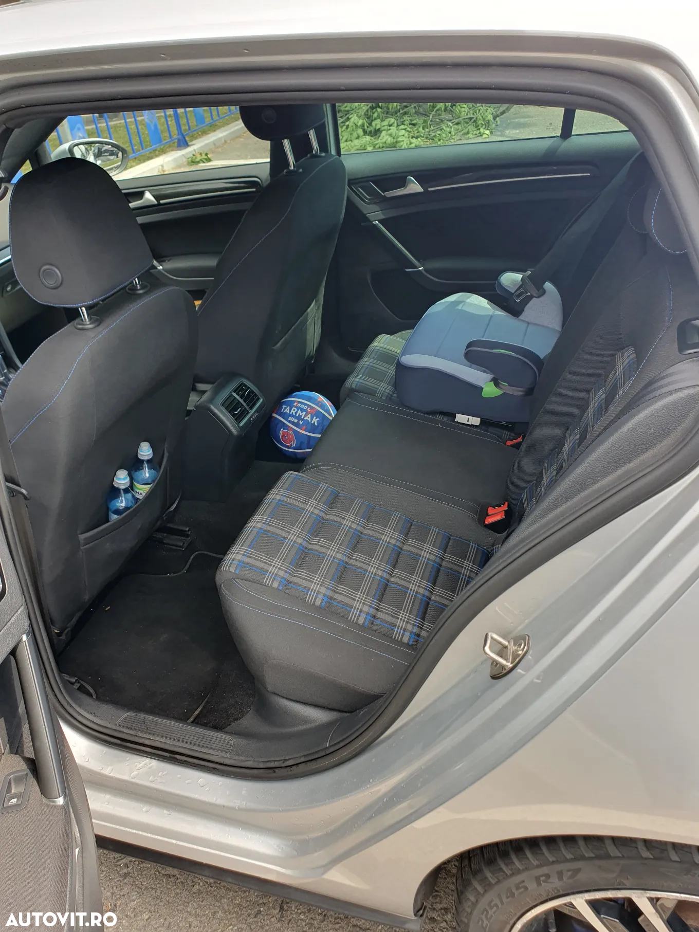 Volkswagen Golf - 10