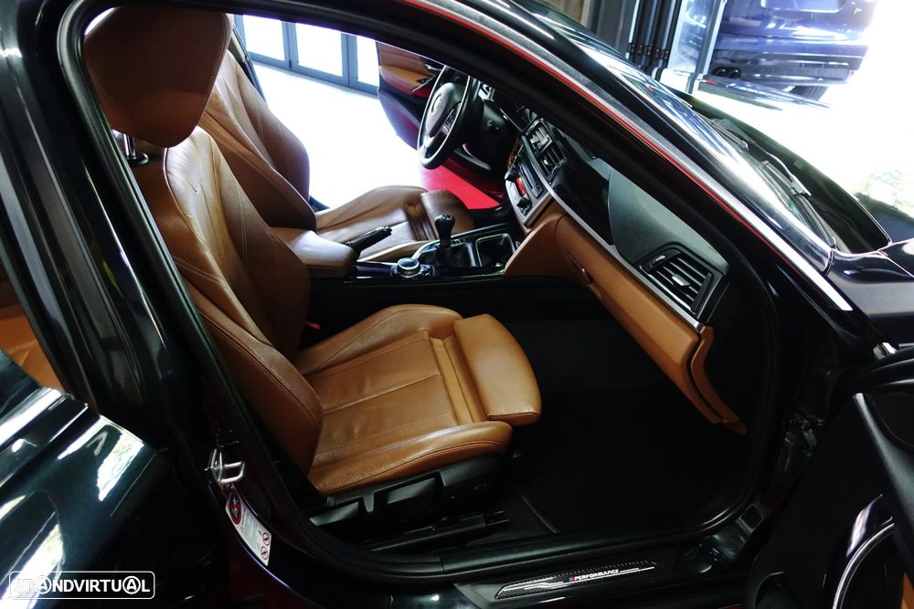 BMW 320 d Pack M - 35