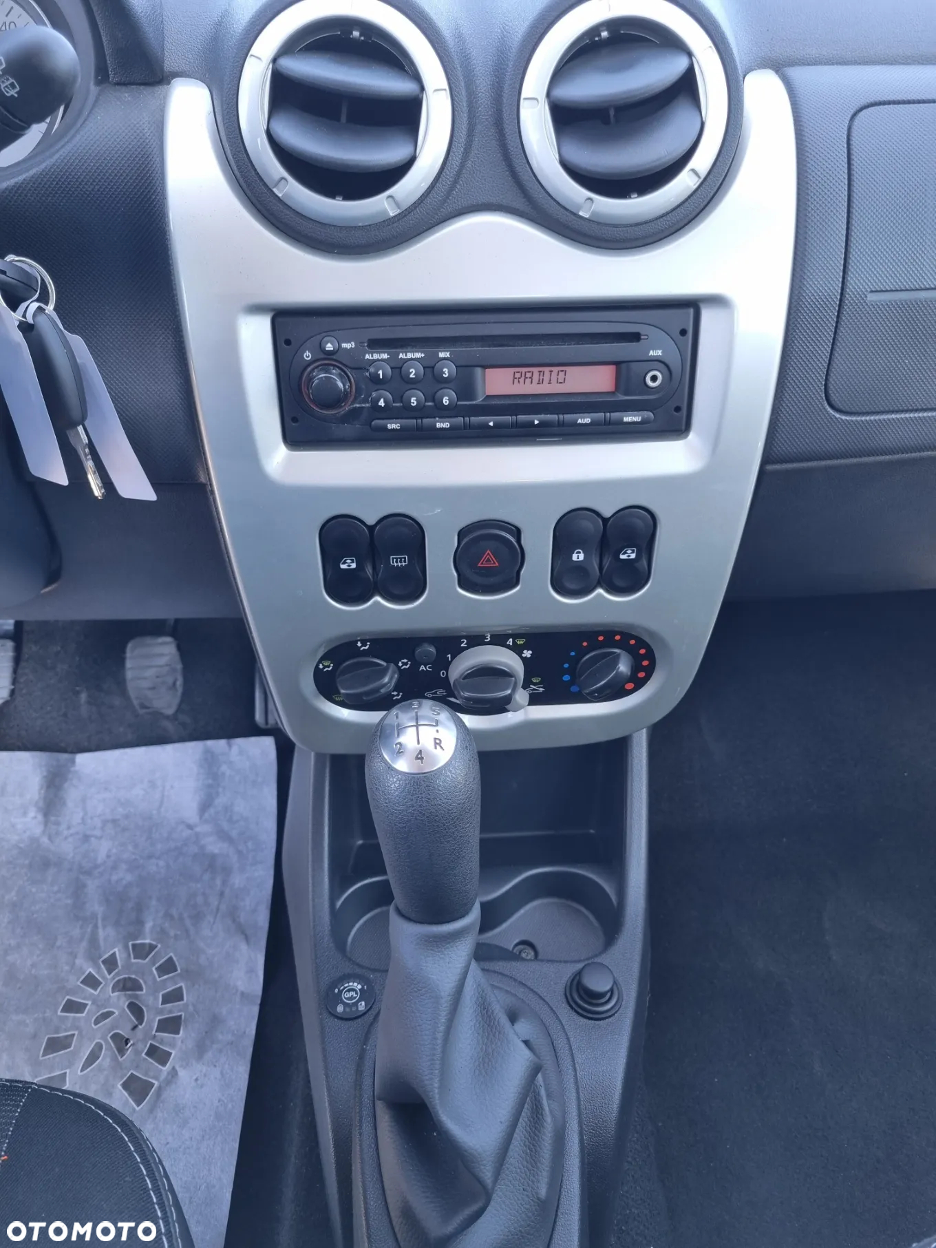 Dacia Logan MCV 1.6 Laureate - 24