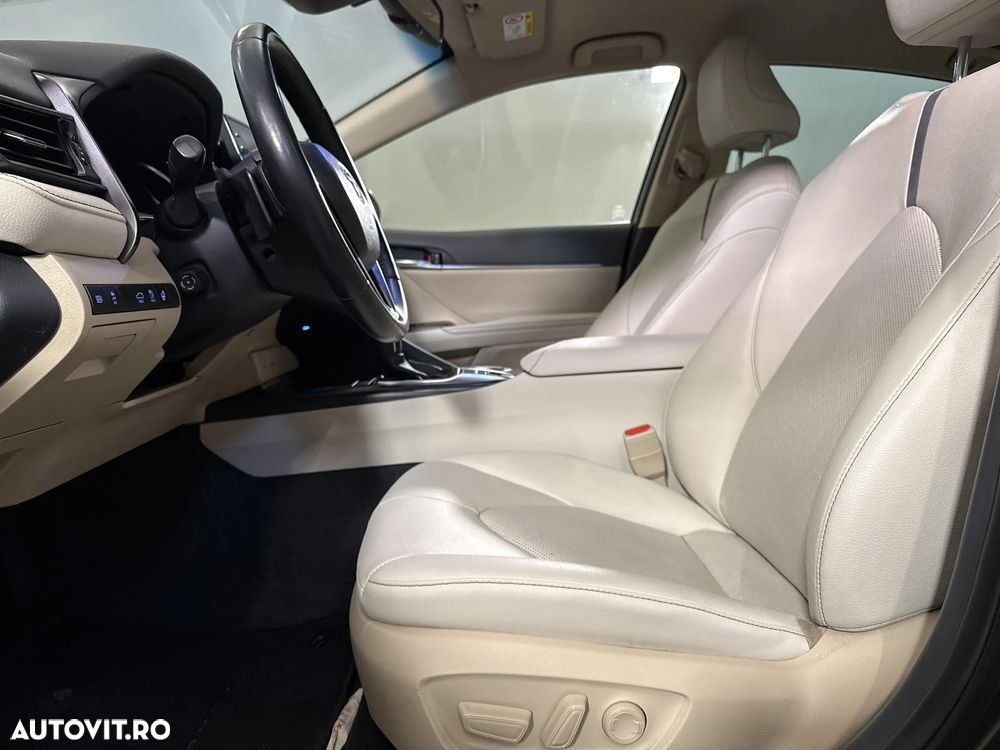 Toyota Camry - 23