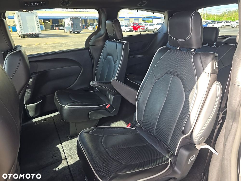 Chrysler Pacifica - 10