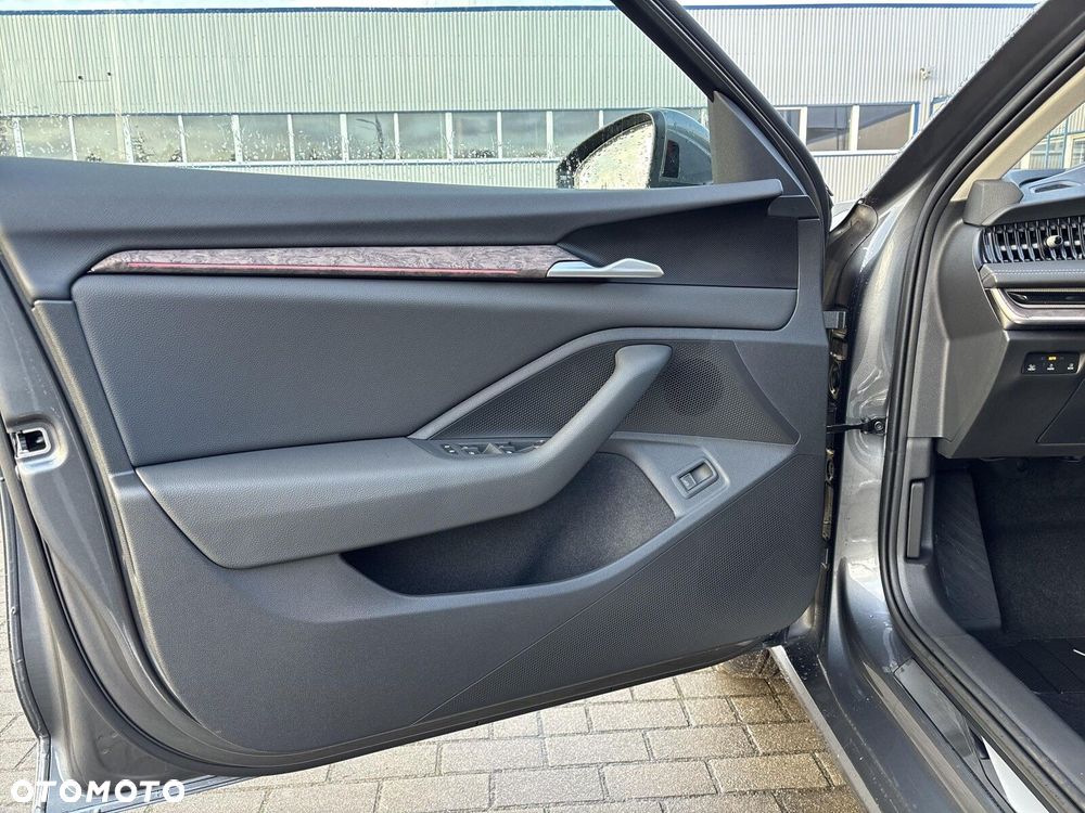 Skoda Superb 2.0 TDI SCR 4x4 L&K DSG - 10