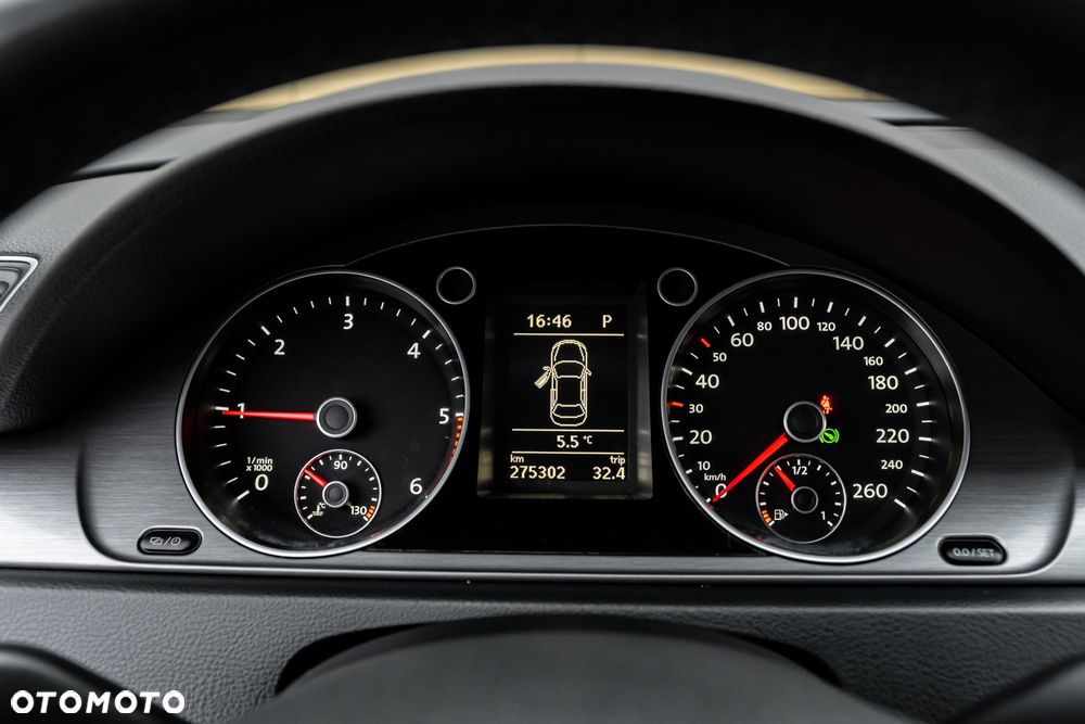 Volkswagen Passat - 31