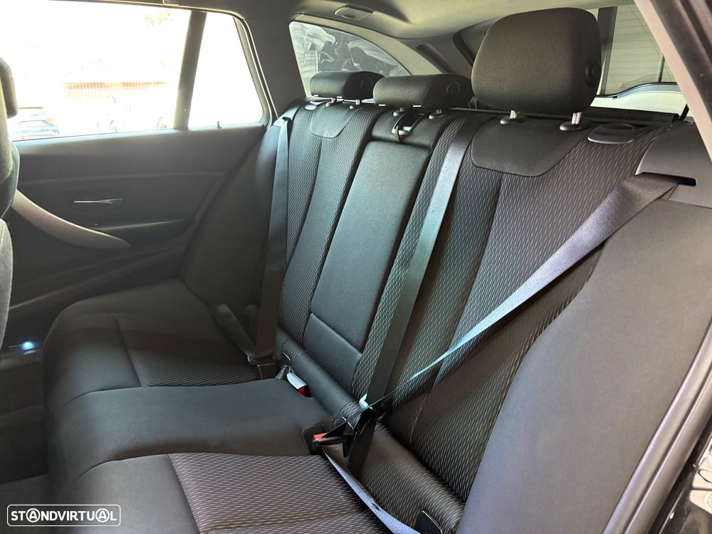 BMW 320 d Aut. Sport Line - 37