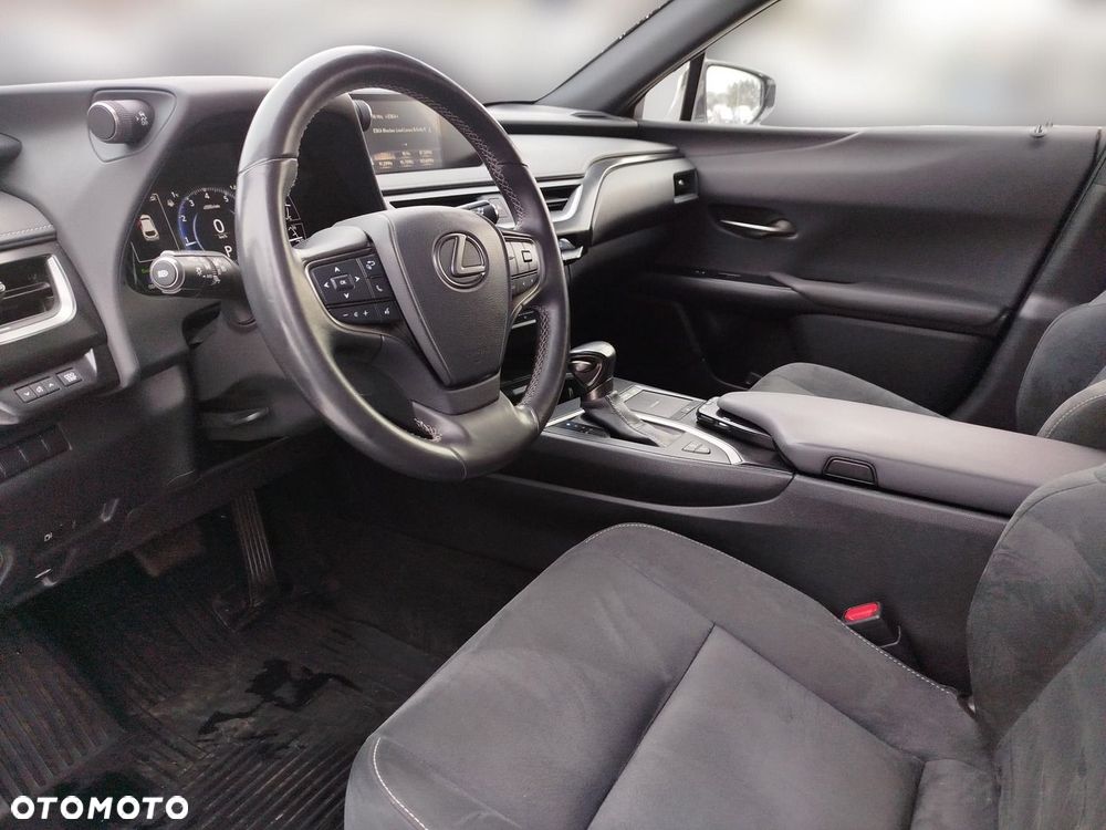 Lexus UX - 10