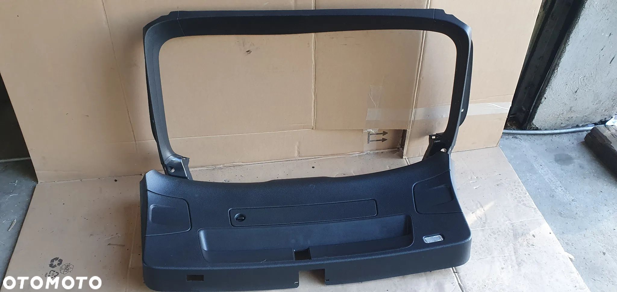 Tapicerka osłona klapy bagażnika Audi A4 B8 8K9867979 - 1