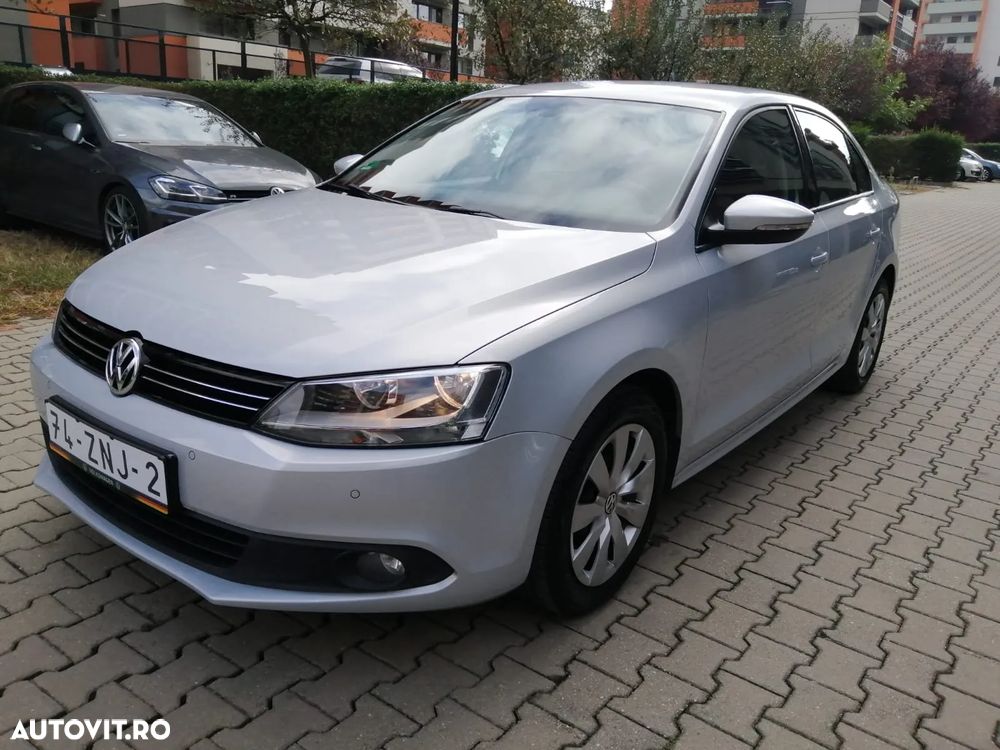 Volkswagen Jetta - 1
