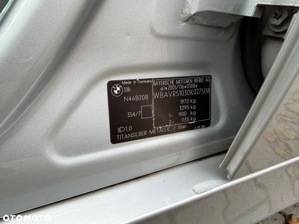 BMW Seria 3 318i Touring - 31