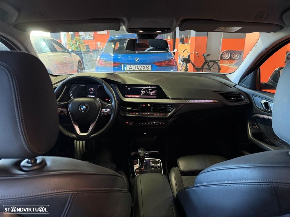 BMW 116 d Line Sport Auto — fotografia 6