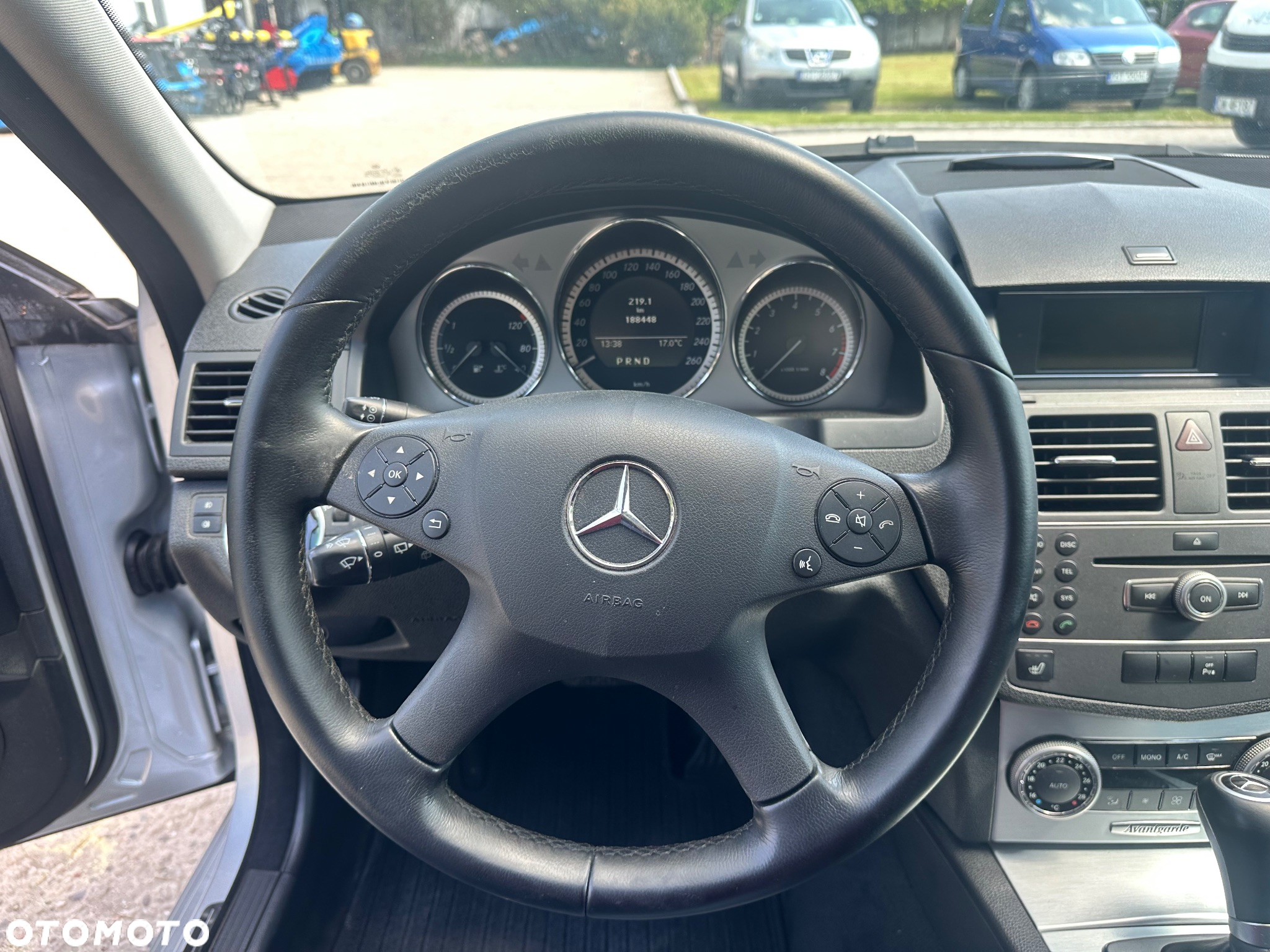 Mercedes-Benz Klasa C 180 T CGI Automatik BlueEFFICIENCY Avantgarde - 23