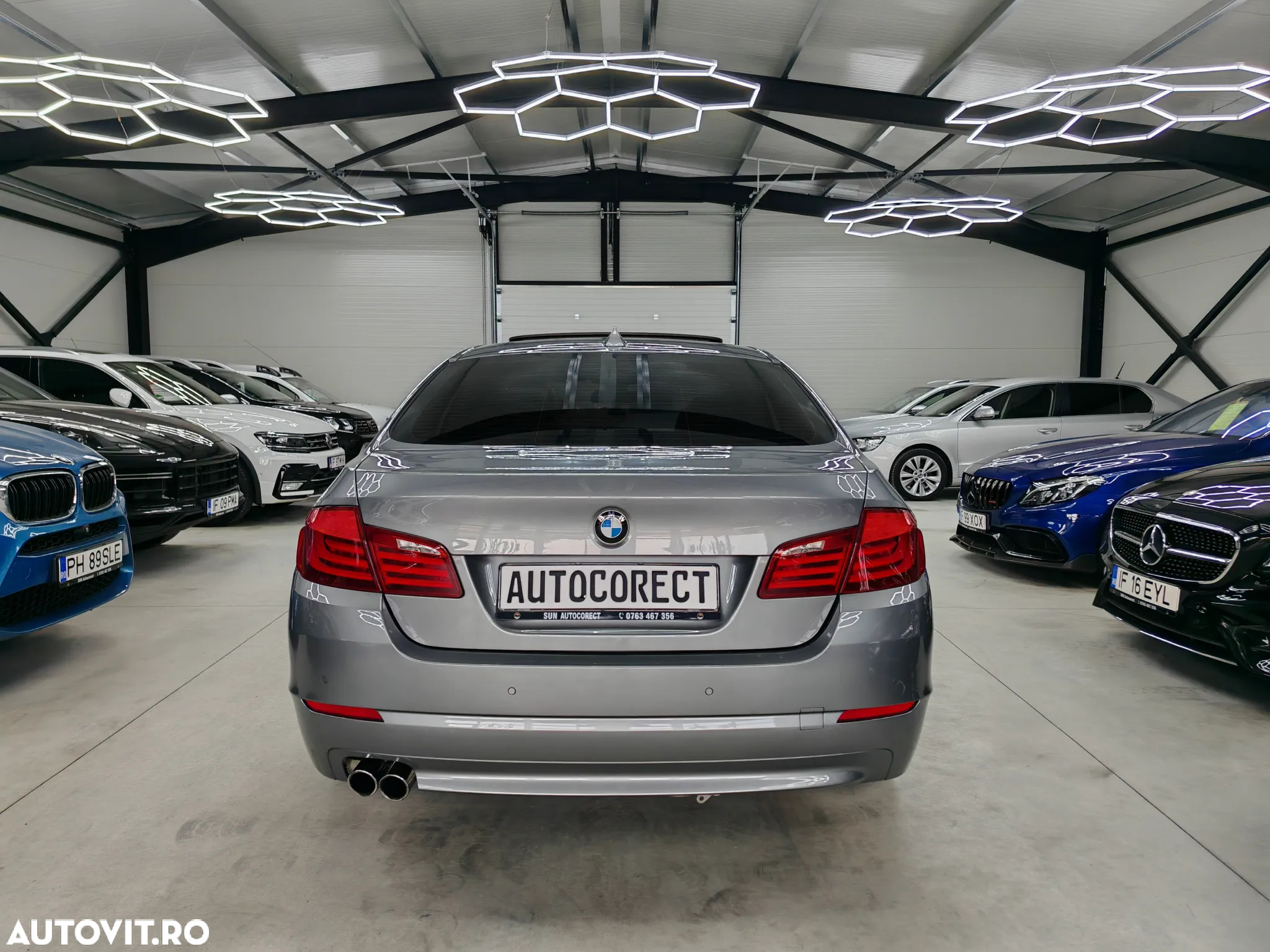 BMW Seria 5 520i Sport-Aut. - 24