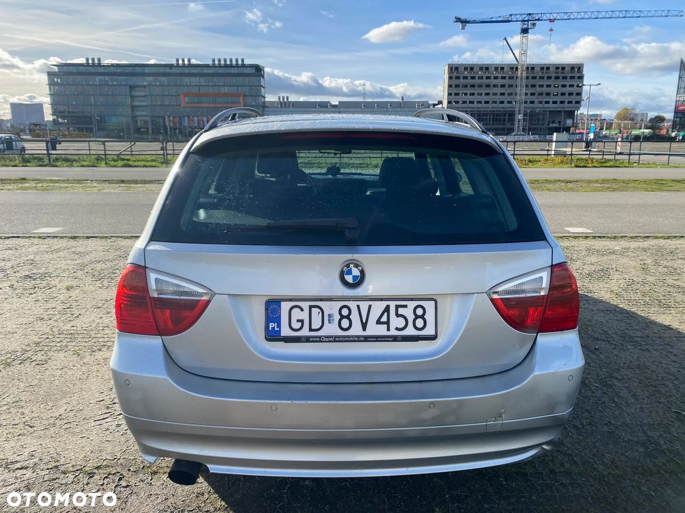 BMW Seria 3 318i Touring - 5