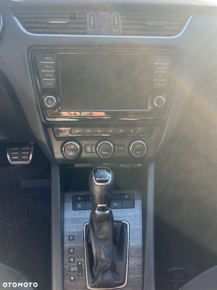 Skoda Octavia 2.0 TDI 4x4 DSG Scout - 16