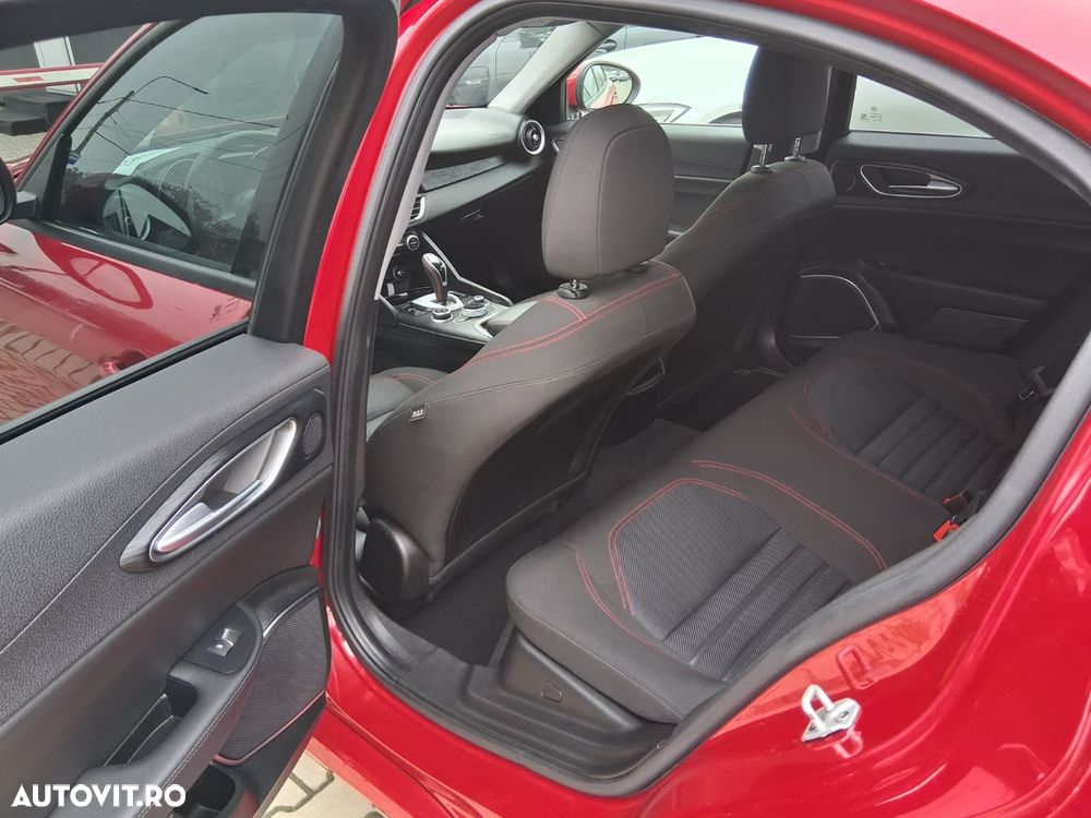 Alfa Romeo Giulia - 10