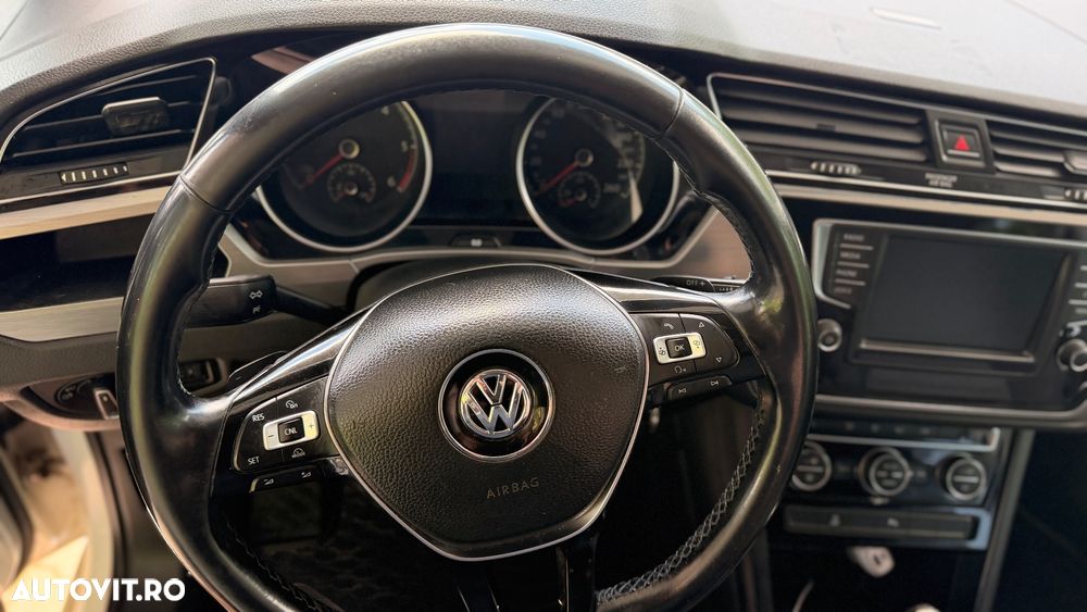 Volkswagen Touran - 18
