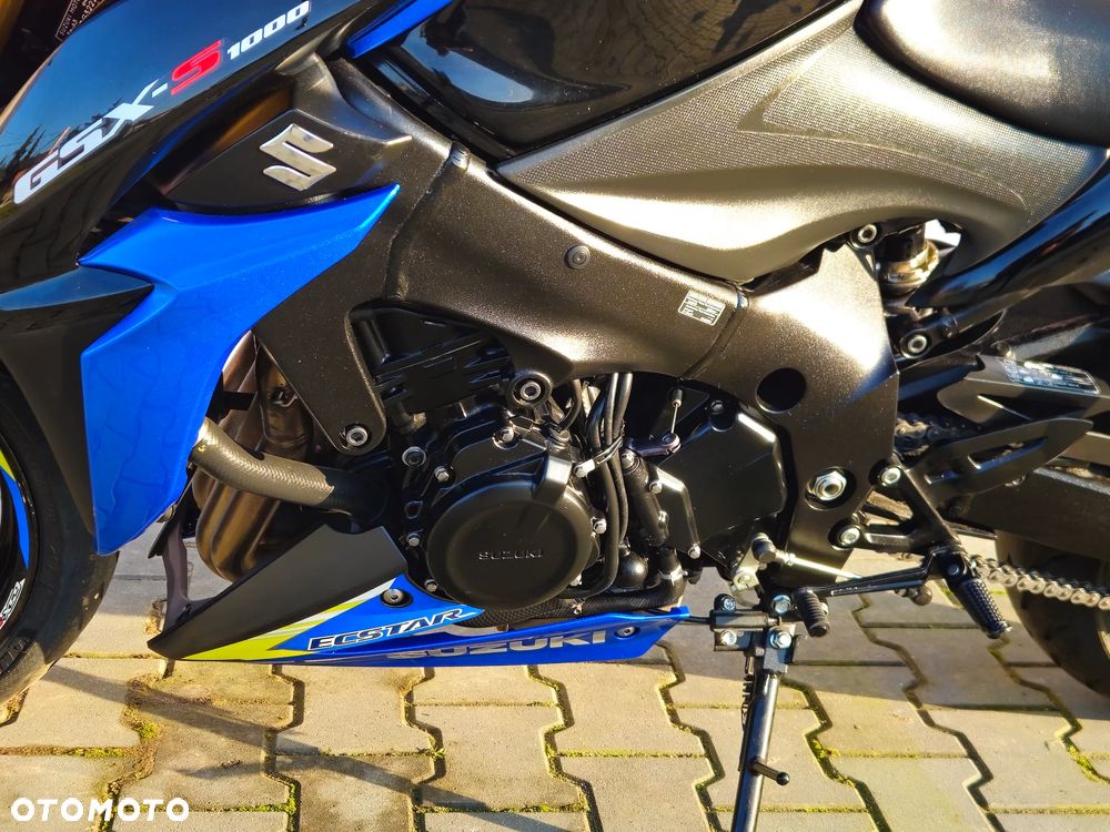 Suzuki GSX - 16