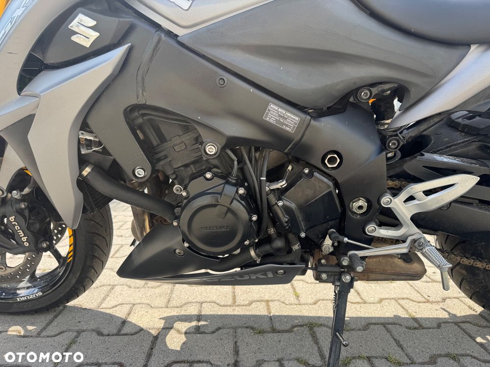 Suzuki GSX 1000 - 21