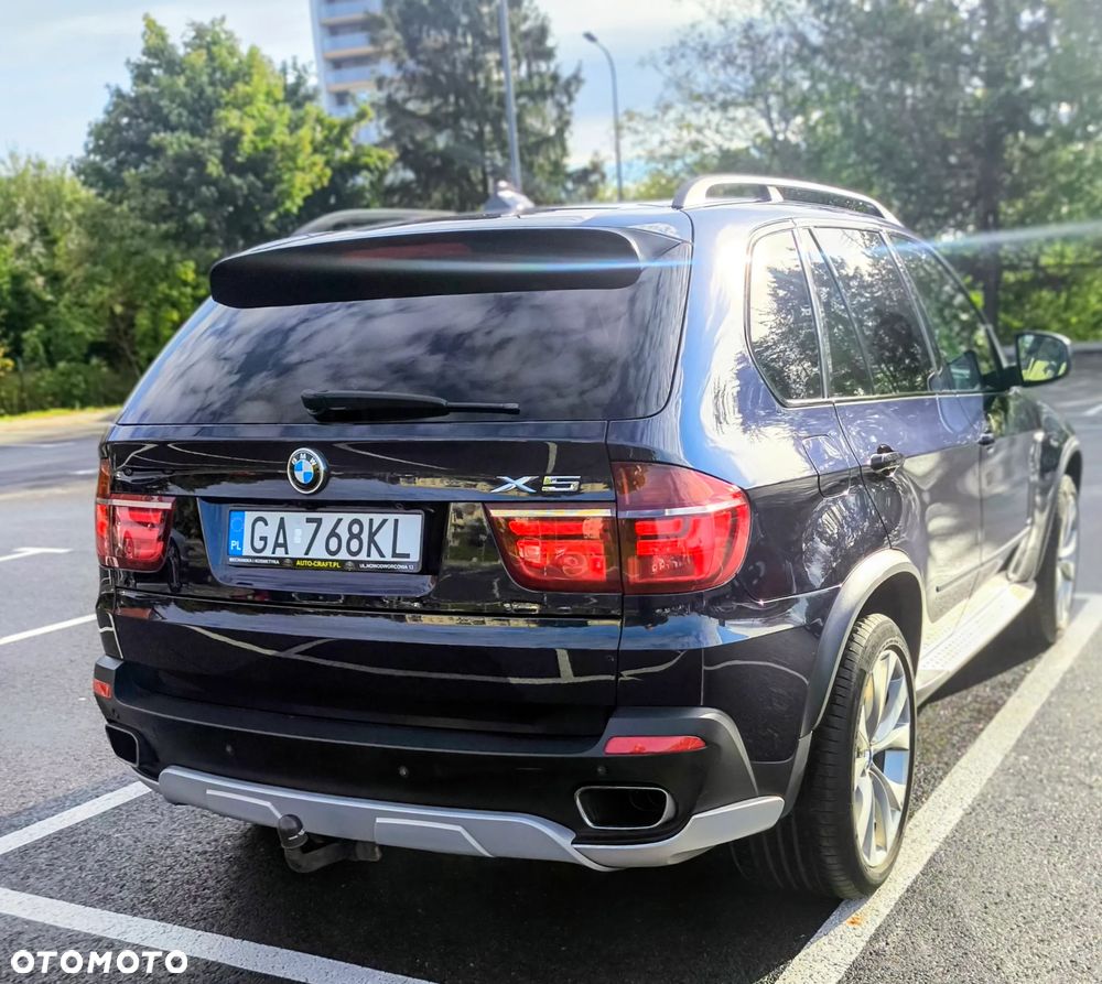 BMW X5 4.8i - 3