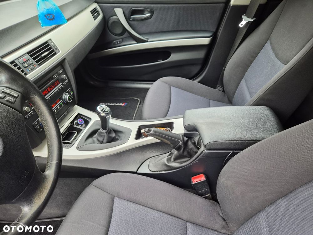 BMW Seria 3 318d - 10