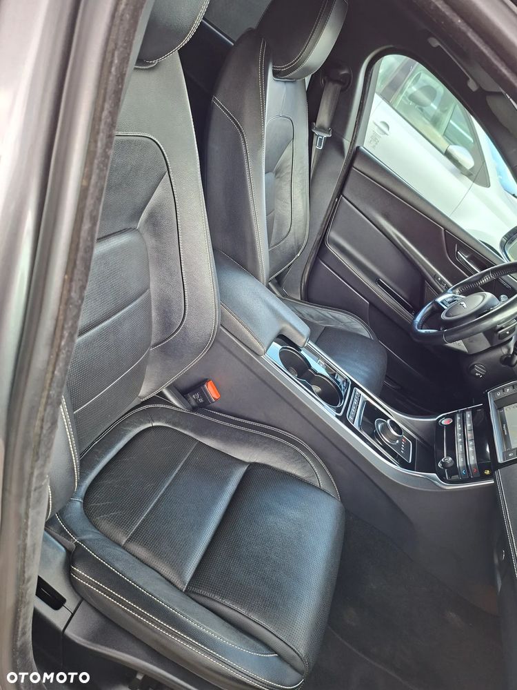 Jaguar XF 2.0 i4D AWD R-Sport - 8