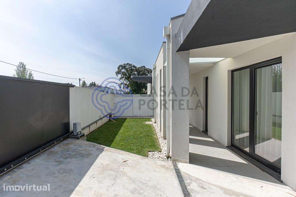 Moradia Térrea T4 de Excelência | Conforto, Privacidade e Modernidade - Grande imagem: 3/60