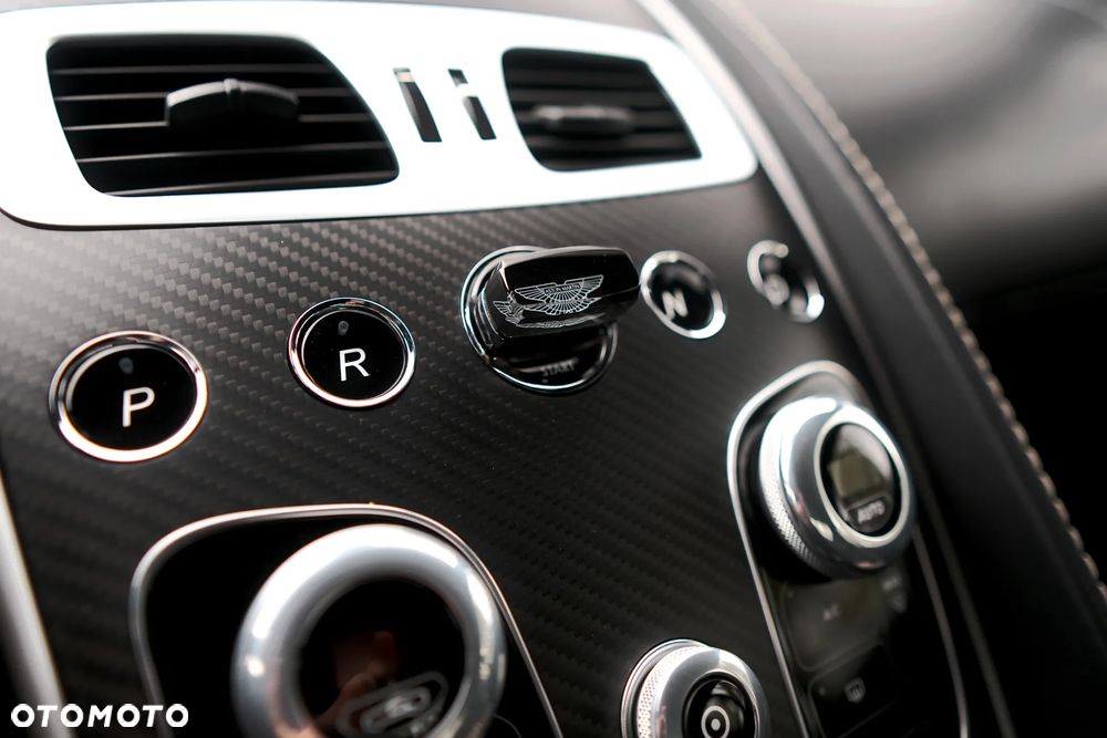 Aston Martin Vanquish - 34