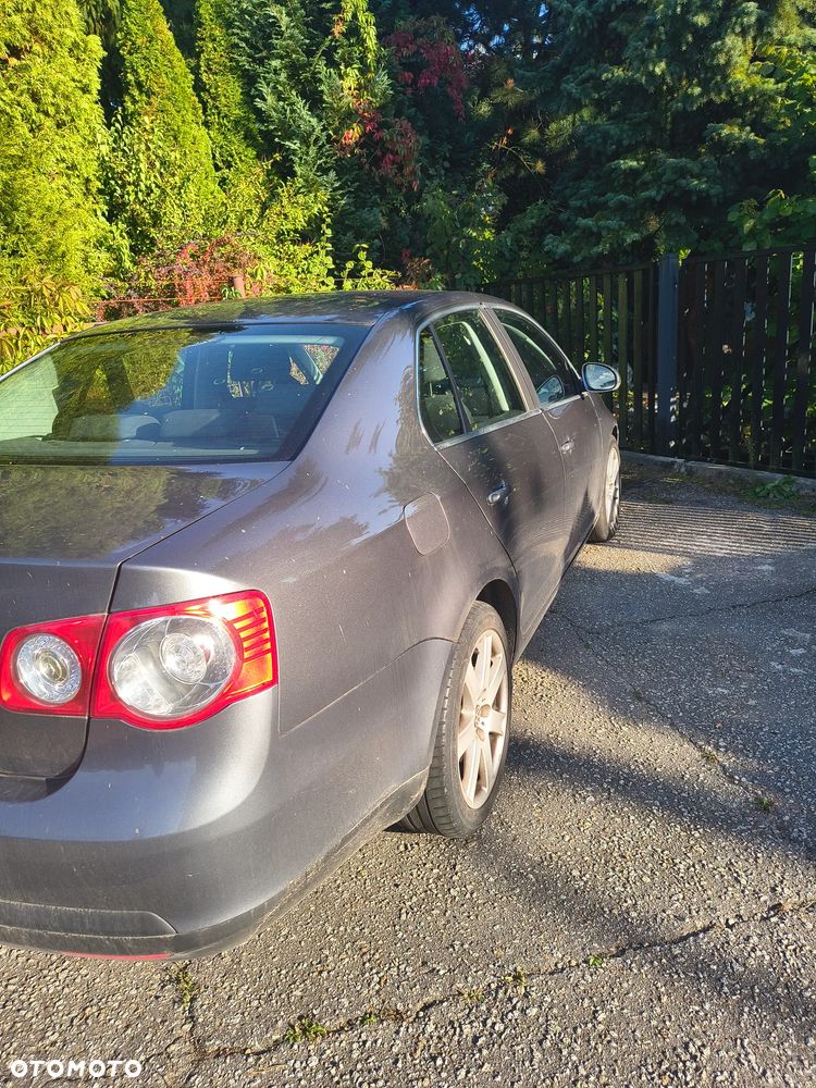 Volkswagen Jetta 1.9 TDI Comfortline - 2