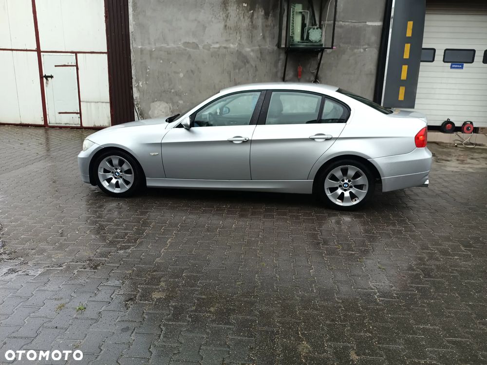 BMW Seria 3 330i - 32
