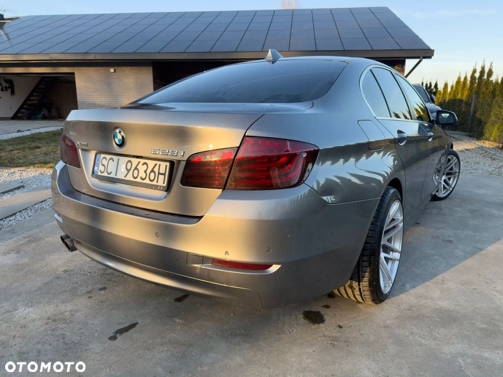 BMW Seria 5 528i xDrive Sport-Aut Luxury Line - 12