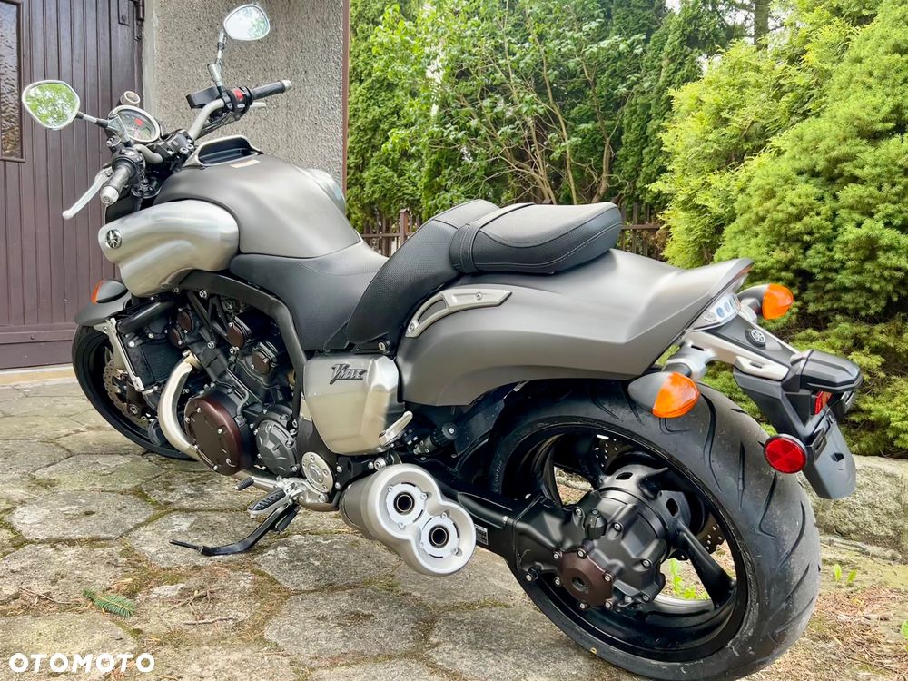 Yamaha V-MAX - 2