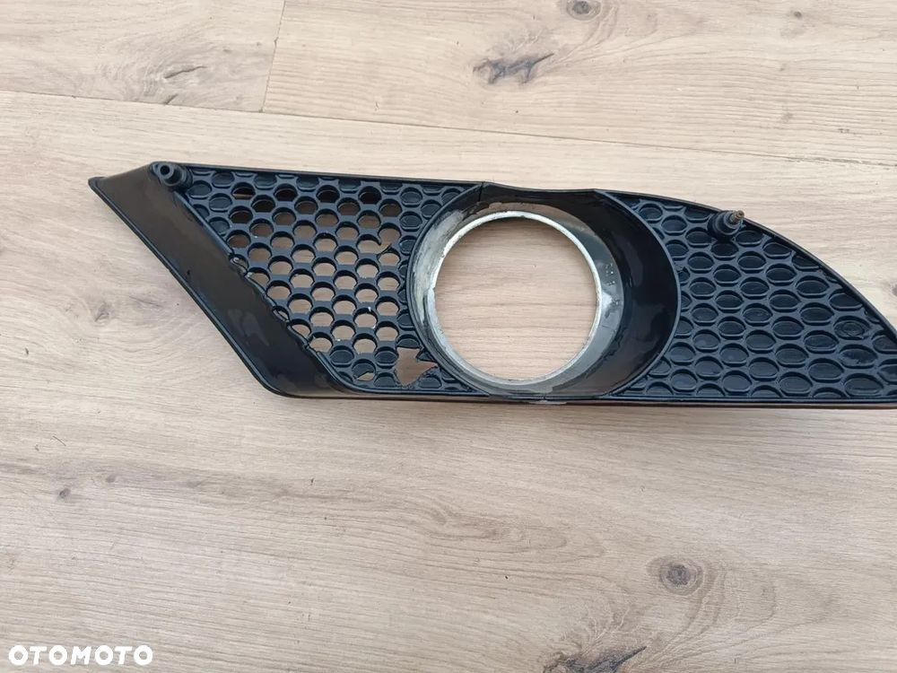 MERCEDES W209 CLK AMG KRATKA zderzaka prawa A2098850453 - 7