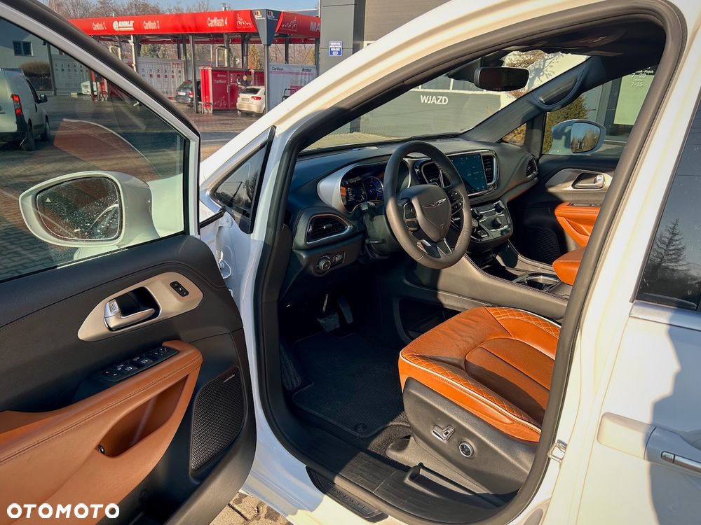 Chrysler Pacifica - 22