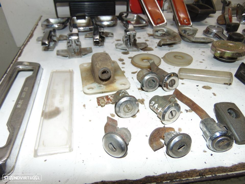 Datsun 1200 várias peças de interior e exterior - 4