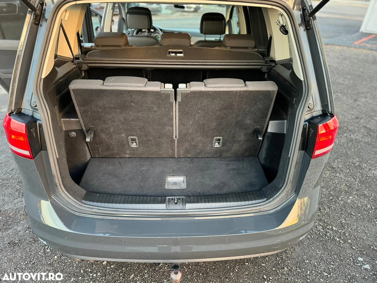 Volkswagen Touran 2.0 TDI DSG Comfortline - 9