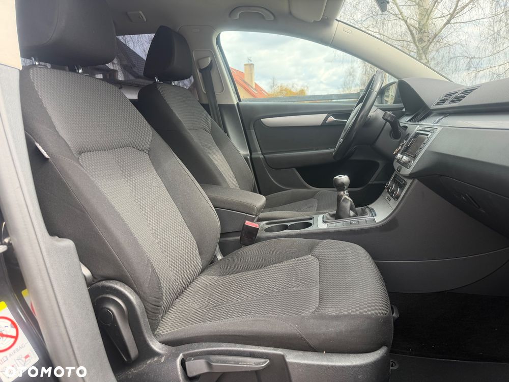 Volkswagen Passat 1.6 TDI BlueMotion Technology Trendline - 32