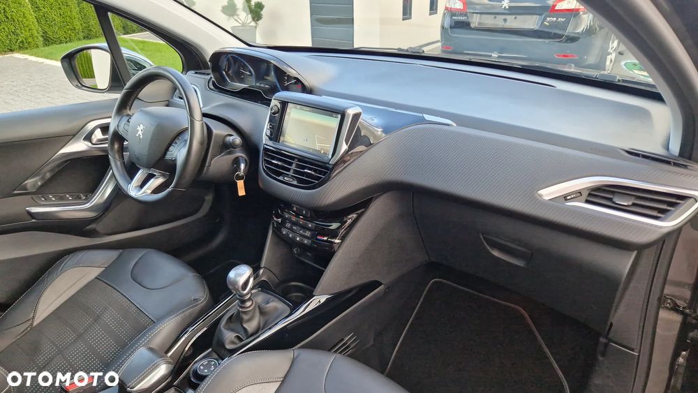 Peugeot 2008 1.6 BlueHDi Allure S&S - 12