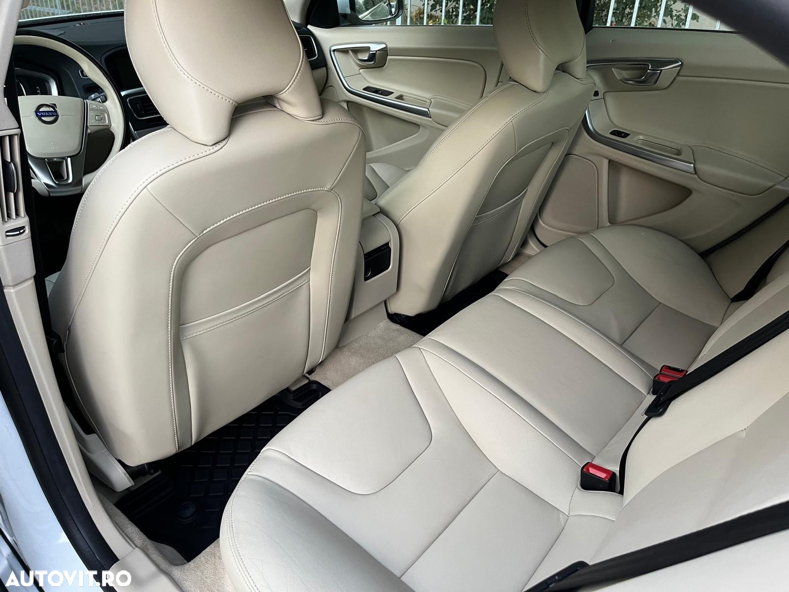 Volvo S60 T3 Momentum - 5
