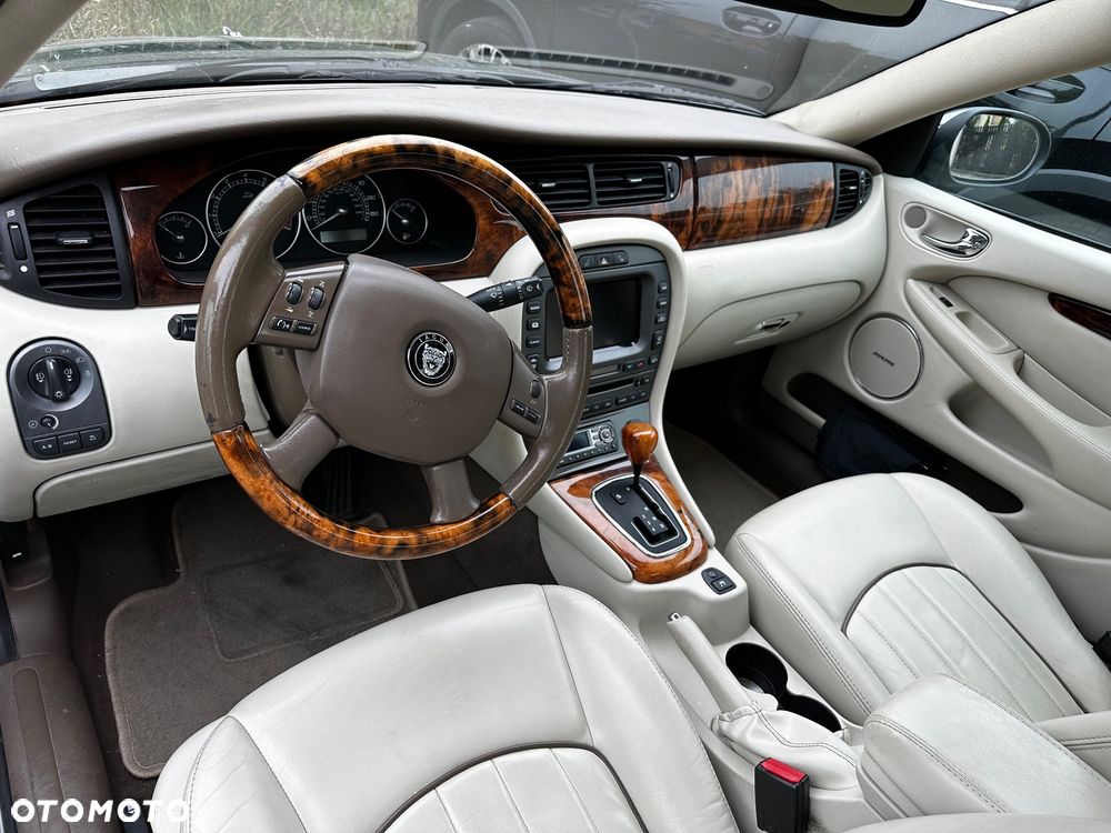 Jaguar X-Type 3.0 V6 4x4 Executive - 8