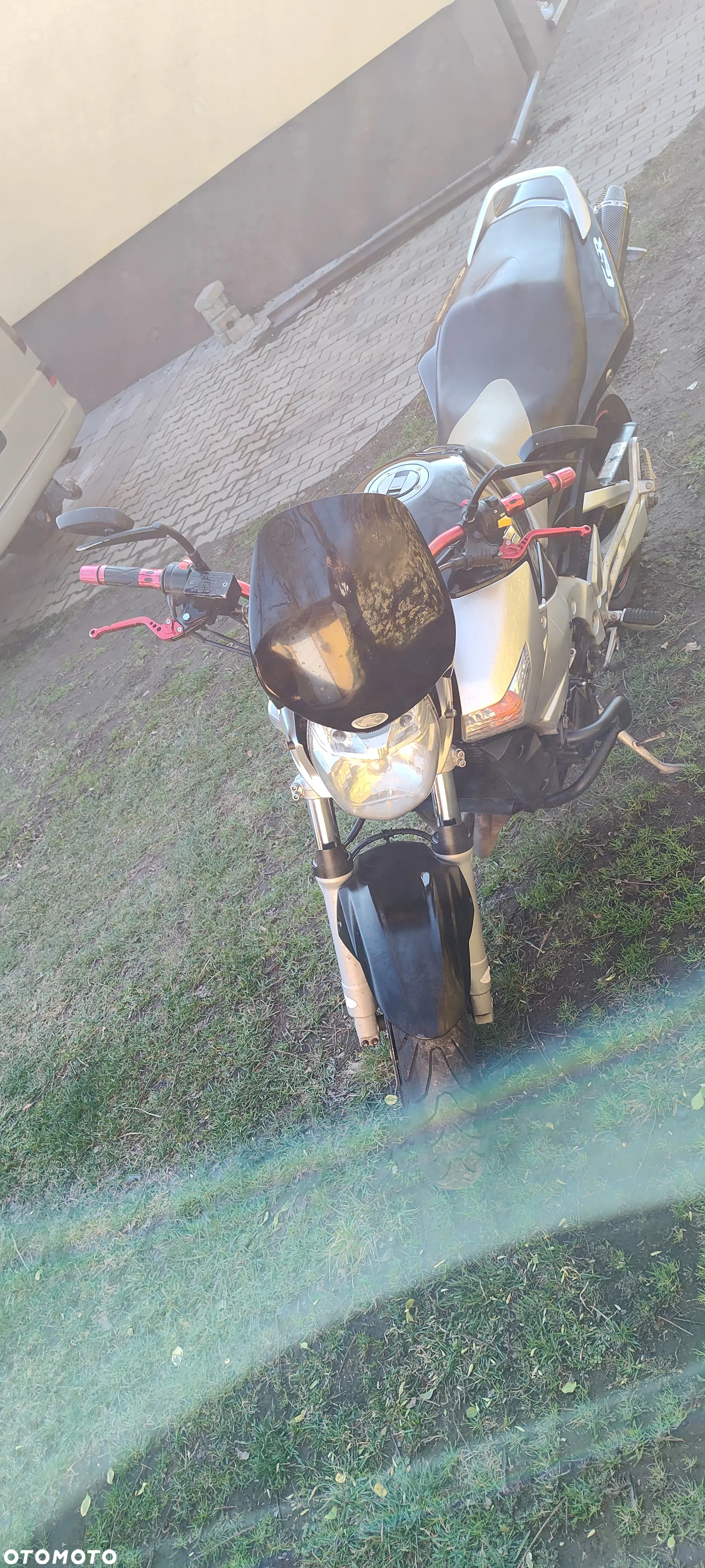 Suzuki GSR - 6