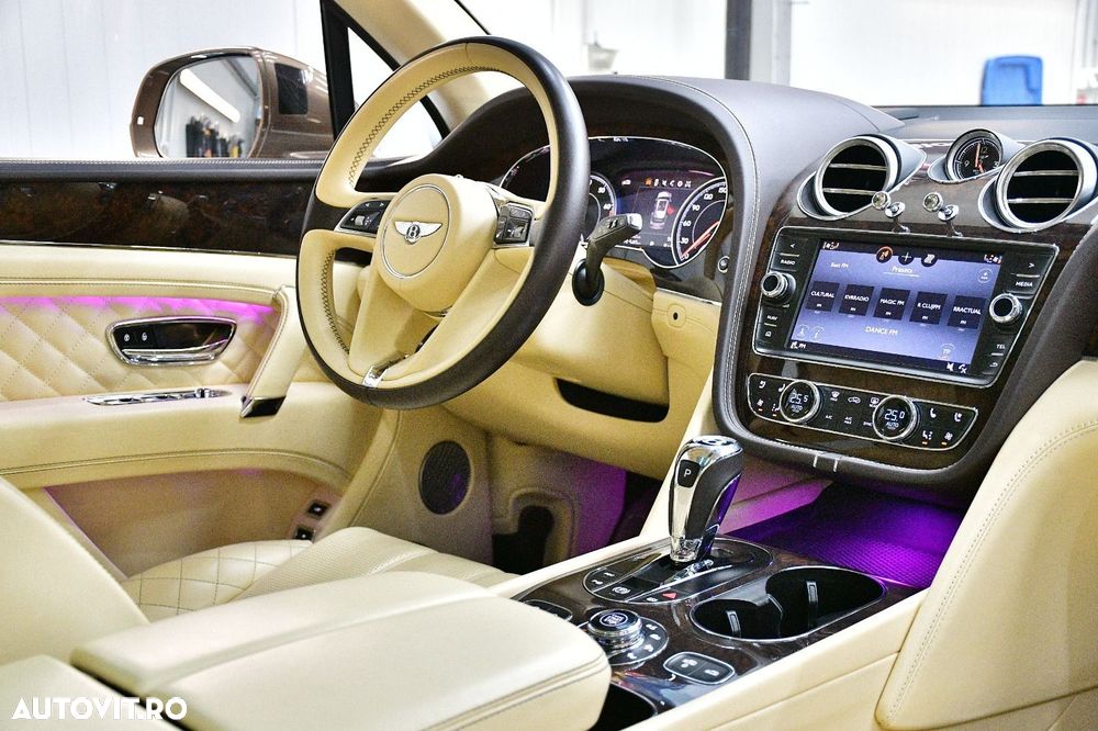 Bentley Bentayga W12 Mulliner - 17