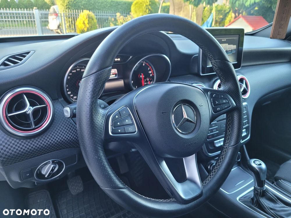 Mercedes-Benz Klasa A 160 AMG Line - 11