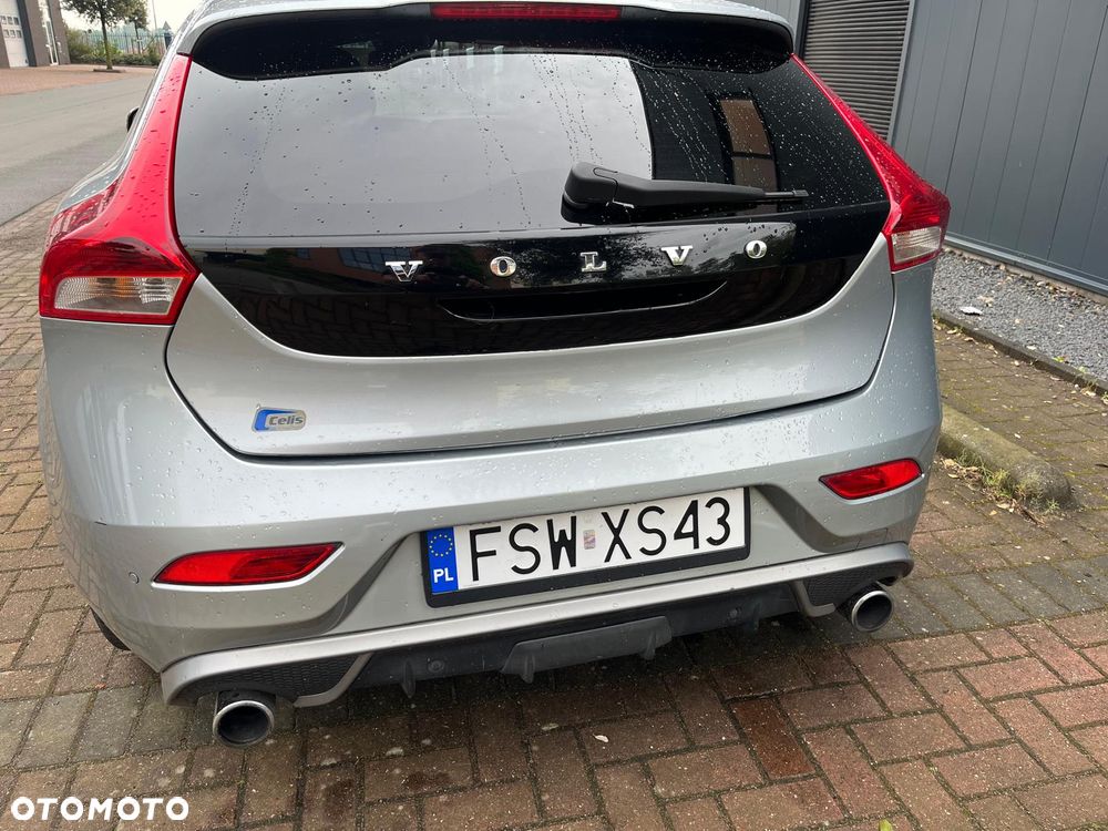 Volvo V40 D2 R-Design - 11